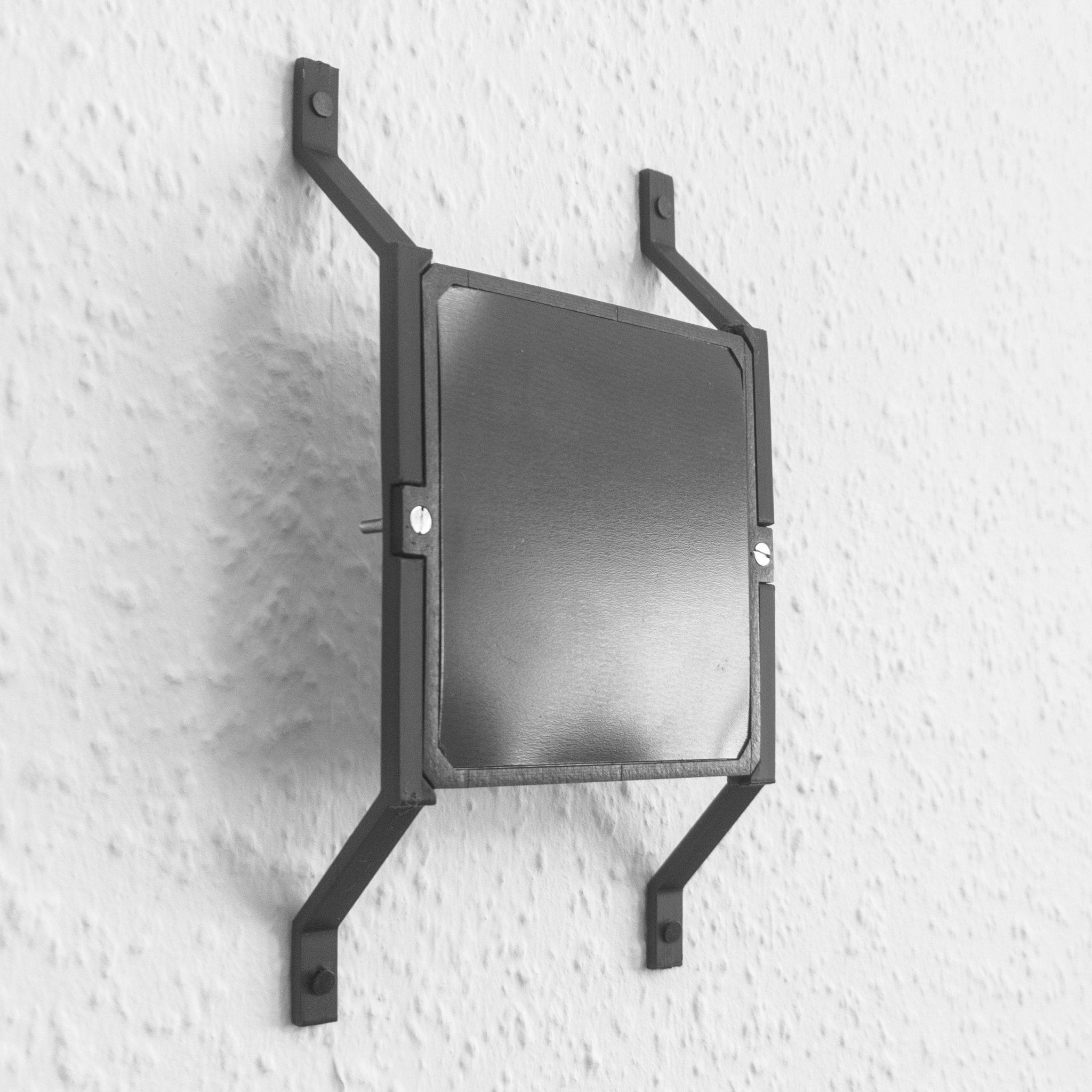 Displate 3D magnet mount assembled